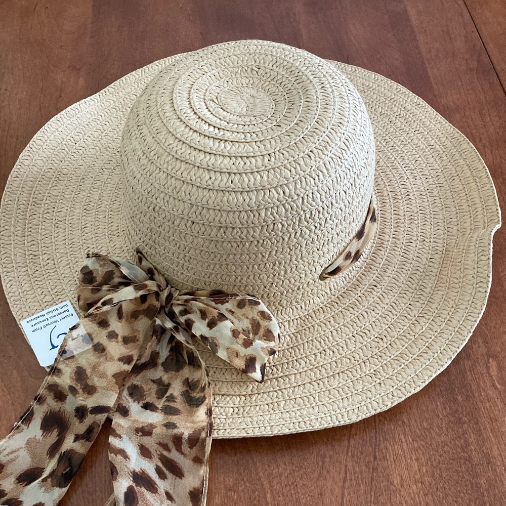 Womens summer straw hat with bow